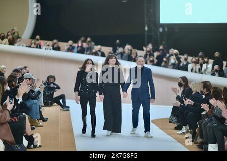 ©Agence Franck Castel/MAXPPP - Charlotte Casiraghi reitet auf dem Laufsteg während der Chanel Haute Couture Spring Summer 2022 Show im Rahmen der Paris Fashion Week am 25. Januar 2022 im Le Grand Palais Ephemere in Paris, Frankreich. Stockfoto