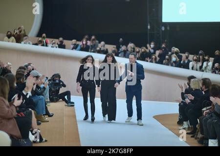 ©Agence Franck Castel/MAXPPP - Charlotte Casiraghi reitet auf dem Laufsteg während der Chanel Haute Couture Spring Summer 2022 Show im Rahmen der Paris Fashion Week am 25. Januar 2022 im Le Grand Palais Ephemere in Paris, Frankreich. Stockfoto