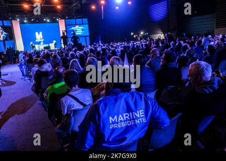 ©Michael Bunel / Le Pictorium/MAXPPP - Reims 05/02/2022 Michael Bunel / Le Pictorium - 5/2/2022 - Frankreich / Grand est / Reims - Convention presidentielle de Marine Le Pen du rassemblement National. 5 fieber 2022. Reims, Frankreich. / 5/2/2022 - Frankreich / ? Grand est? / Reims - Präsidentenversammlung von Marine Le Pen der Nationalen Versammlung. 5. Februar 2022. Reims, Frankreich. Stockfoto