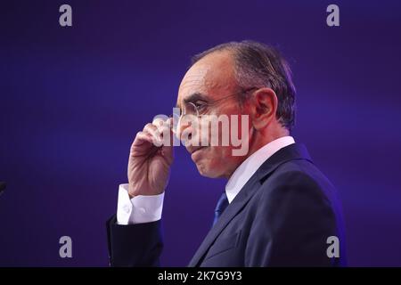 ©PHOTOPQR/LE PARISIEN/LP / Arnaud Journois ; LILLE ; 05/02/2022 ; ELECTION PRESIDENTIELLE 2022 , MEETING DE CAMPAGNE DU CANDIDAT ERIC ZEMMOUR A LILLE GRAND PALAIS - französischer Kandidat für die französischen Wahlen Eric Zemmour. Stockfoto