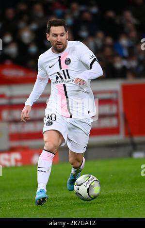 ©Julien Mattia / Le Pictorium/MAXPPP - Lille 06/02/2022 Julien Mattia / Le Pictorium - 06/02/2022 - Frankreich / Haut de France / Lille - Lionel Messi en Action lors du match entre le LOSC et le Paris Saint Germain au Stade Pierre Mauroy pour la 23e journee de championnat de Ligue 1 Uber Eats, ein Lille le 6 Fevrier 2022. / 06/02/2022 - Frankreich / Haut de France / Lille - Lionel Messi in Aktion während des Spiels zwischen LOSC und Paris Saint Germain im Stade Pierre Mauroy für den 23.. Tag der Ligue 1 Uber Eats Meisterschaft, am 6. Februar 2022 in Lille. Stockfoto