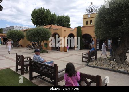 ©PHOTOPQR/L'INDEPENDANT/NICOLAS PARENT ; CANET EN ROUSSILLON ; 29/06/2017 ; CONTROLE DES SERVICES DE L'ETAT AU CAMPING LE BRAZILIA A CANET * ARCHIV * 08/02/2022 La Belle histoire : le patron du Brasilia refuse les 40 Millions d'un fonds de Pension et préfère léguer son camping à une Fondation. Roger Pla, le Patron et fils des fondateurs du Brasilia, crée une fondation pour s'assurer que les valeurs de ce camping historique de Canet-en-Roussillon perdureront même après son départ. - Canet en Roussillon, Südwestfrankreich, reicht eine Immobilie ein, die auf 40 Millionen Euro geschätzt wird, Stockfoto