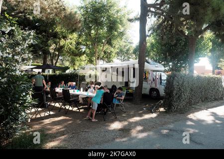 ©PHOTOPQR/L'INDEPENDANT/NICOLAS PARENT ; CANET EN ROUSSILLON ; 13/07/2017 ; ILLUSTRATIONEN CAMPING * ARCHIVE * 08/02/2022 La Belle histoire : le patron du Brasilia refuse les 40 Millions d'un fonds de Pension et préfère léguer son camping à une Fondation. Roger Pla, le Patron et fils des fondateurs du Brasilia, crée une fondation pour s'assurer que les valeurs de ce camping historique de Canet-en-Roussillon perdureront même après son départ. - Canet en Roussillon, Südwest-Frankreich, reicht eine auf 40 Millionen Euro geschätzte Immobilie ein, eine französische septuagenaristische, kinderlose Prefe Stockfoto