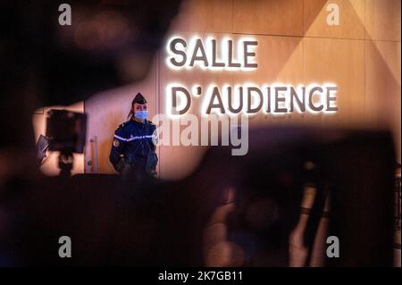 ©PHOTOPQR/OUEST FRANKREICH/Daniel FOURAY ; Paris ; 09/02/2022 ; Palais de Justice de Paris . Procès des attentats du 13 novembre 2015 . L'entrée de la salle d'Audience . Foto Daniel Fouray . Paris am 9. Februar 2022 Prozess der Anschläge vom 2015. November Stockfoto