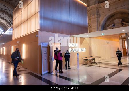 ©PHOTOPQR/OUEST FRANKREICH/Daniel FOURAY ; Paris ; 09/02/2022 ; Palais de Justice de Paris . Procès des attentats du 13 novembre 2015 . L'entrée de la salle d'Audience . Foto Daniel Fouray . Paris am 9. Februar 2022 Prozess der Anschläge vom 2015. November Stockfoto