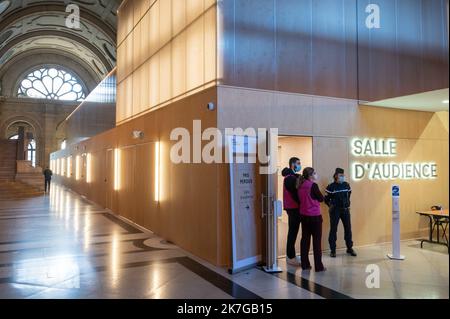 ©PHOTOPQR/OUEST FRANKREICH/Daniel FOURAY ; Paris ; 09/02/2022 ; Palais de Justice de Paris . Procès des attentats du 13 novembre 2015 . L'entrée de la salle d'Audience . Foto Daniel Fouray . Paris am 9. Februar 2022 Prozess der Anschläge vom 2015. November Stockfoto