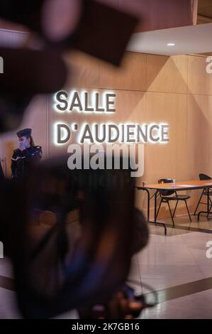 ©PHOTOPQR/OUEST FRANKREICH/Daniel FOURAY ; Paris ; 09/02/2022 ; Palais de Justice de Paris . Procès des attentats du 13 novembre 2015 . L'entrée de la salle d'Audience . Foto Daniel Fouray . Paris am 9. Februar 2022 Prozess der Anschläge vom 2015. November Stockfoto