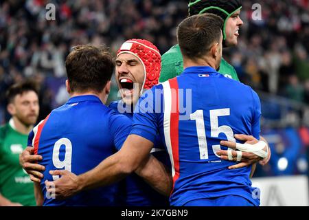 ©Julien Mattia / Le Pictorium/MAXPPP - Paris 12/02/2022 Julien Mattia / Le Pictorium - 12/02/2022 - Frankreich / Ile-de-France / Paris - Essai d'Antoine Dupont lors du match entre le XV de France et l'Irlande au Stade de France, Pour le Tournoi des 6 Nations a Paris le 12 Fevrier 2022. / 12/02/2022 - Frankreich / Ile-de-France (Region) / Paris - Antoine Duponts Versuch während des Spiels zwischen den Franzosen XV und Irland im Stade de France, für das Nations Turnier 6 in Paris am 12. 2022. Februar. Stockfoto