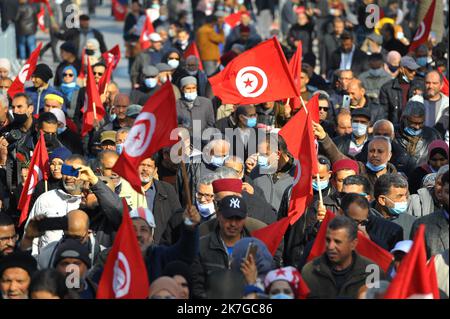 ©Yassine Mahjoub/MAXPPP - 13/02/2022 Tunis am 02/13/2022 organisiert die islamistische Partei Ennahdha in Tunis eine Demonstration gegen den "Staatsstreich" des Präsidenten der Republik, Kaïs Saïed, der seit dem vergangenen September die Exekutive und die Legislative konzentriert. (Foto von Yassine Mahjoub / MAXPPP) Stockfoto