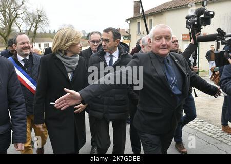 ©PHOTOPQR/OUEST FRANKREICH/Franck Dubray ; Mouilleron en Pareds ; ; Déplacement en Vendée de Valérie Pécresse candidate Les républicains LR à l' élection présidentielle où elle a déposé une gerbe sur la tombe du Maréchal de Lattre et visité le musée Clemenceau à Mouilleron en Pareds?(Photo Franck Dubray?) - Valérie Pécresse bei den Präsidentschaftswahlen in die Vendée der LR Republikaner Stockfoto