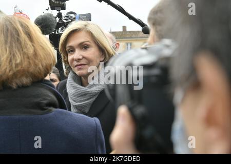 ©PHOTOPQR/OUEST FRANKREICH/Franck Dubray ; Mouilleron en Pareds ; ; Déplacement en Vendée de Valérie Pécresse candidate Les républicains LR à l' élection présidentielle où elle a déposé une gerbe sur la tombe du Maréchal de Lattre et visité le musée Clemenceau à Mouilleron en Pareds?(Photo Franck Dubray?) - Valérie Pécresse bei den Präsidentschaftswahlen in die Vendée der LR Republikaner Stockfoto