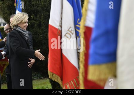 ©PHOTOPQR/OUEST FRANKREICH/Franck Dubray ; Mouilleron en Pareds ; ; Déplacement en Vendée de Valérie Pécresse candidate Les républicains LR à l' élection présidentielle où elle a déposé une gerbe sur la tombe du Maréchal de Lattre et visité le musée Clemenceau à Mouilleron en Pareds?(Photo Franck Dubray?) - Valérie Pécresse bei den Präsidentschaftswahlen in die Vendée der LR Republikaner Stockfoto