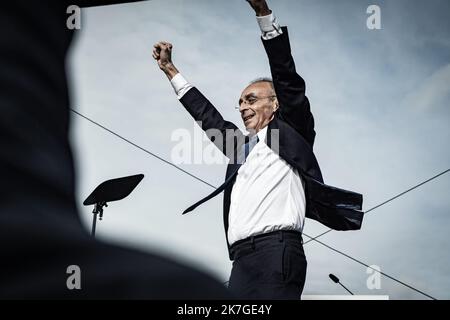 ©Nicolas Cleuet / Le Pictorium/MAXPPP - Mont Saint Michel 19/02/2022 Nicolas Cleuet / Le Pictorium - 19/2/2022 - Frankreich / Normandie / Mont Saint Michel - Meeting d'Eric Zemmour au Mt St Michel, Presidentielle 2022, 19 02 2022. / 19/2/2022 - Frankreich / Normandie / Saint Michael's Mont - Eric Zemmour trifft sich am Mt St. Michel, Presidentielle 2022, 19 02 2022. Stockfoto