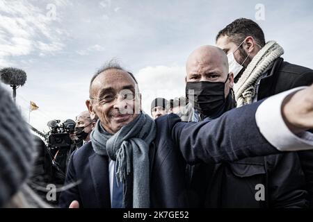 ©Nicolas Cleuet / Le Pictorium/MAXPPP - Mont Saint Michel 19/02/2022 Nicolas Cleuet / Le Pictorium - 19/2/2022 - Frankreich / Normandie / Mont Saint Michel - Meeting d'Eric Zemmour au Mt St Michel, Presidentielle 2022, 19 02 2022. / 19/2/2022 - Frankreich / Normandie / Saint Michael's Mont - Eric Zemmour trifft sich am Mt St. Michel, Presidentielle 2022, 19 02 2022. Stockfoto