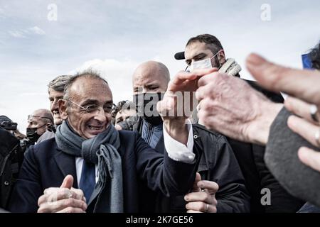 ©Nicolas Cleuet / Le Pictorium/MAXPPP - Mont Saint Michel 19/02/2022 Nicolas Cleuet / Le Pictorium - 19/2/2022 - Frankreich / Normandie / Mont Saint Michel - Meeting d'Eric Zemmour au Mt St Michel, Presidentielle 2022, 19 02 2022. / 19/2/2022 - Frankreich / Normandie / Saint Michael's Mont - Eric Zemmour trifft sich am Mt St. Michel, Presidentielle 2022, 19 02 2022. Stockfoto