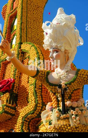 ©Sylvestre/MAXPPP - menton France 20/02/2022 ; SYLVESTRE / MAXPPP menton.88 éme féte du citron,Theme opéra et danses,expositions des motifs d'agrumes dans les jardins biovés, les noces de figaro Lemon Festival in Menton Feb 20 2022 Stockfoto