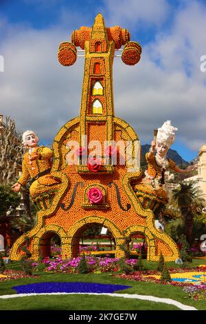 ©Sylvestre/MAXPPP - menton France 20/02/2022 ; SYLVESTRE / MAXPPP menton.88 éme féte du citron,Theme opéra et danses,expositions des motifs d'agrumes dans les jardins biovés, les noces de figaro Lemon Festival in Menton Feb 20 2022 Stockfoto