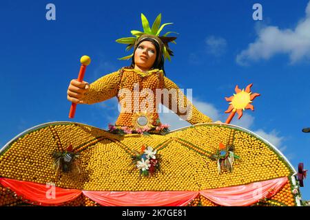 ©Sylvestre/MAXPPP - menton France 20/02/2022 ; SYLVESTRE / MAXPPP menton.88 éme féte du citron,Theme opéra et danses,expositions des motifs d'agrumes dans les jardins biovés,les indes galantes Lemon Festival in Menton Feb 20 2022 Stockfoto