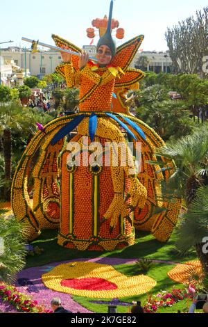 ©Sylvestre/MAXPPP - menton France 20/02/2022 ; SYLVESTRE / MAXPPP menton.88 éme féte du citron,Theme opéra et danses,expositions des motifs d'agrumes dans les jardins biovés, la flute enchantée Zitronenfest in Menton Feb 20 2022 Stockfoto