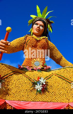 ©Sylvestre/MAXPPP - menton France 20/02/2022 ; SYLVESTRE / MAXPPP menton.88 éme féte du citron,Theme opéra et danses,expositions des motifs d'agrumes dans les jardins biovés,les indes galantes Lemon Festival in Menton Feb 20 2022 Stockfoto