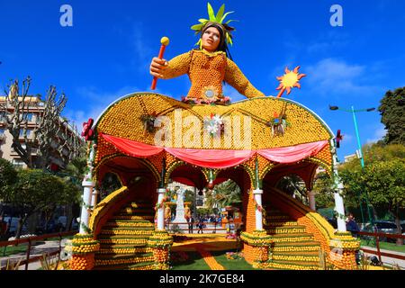 ©Sylvestre/MAXPPP - menton France 20/02/2022 ; SYLVESTRE / MAXPPP menton.88 éme féte du citron,Theme opéra et danses,expositions des motifs d'agrumes dans les jardins biovés,les indes galantes Lemon Festival in Menton Feb 20 2022 Stockfoto