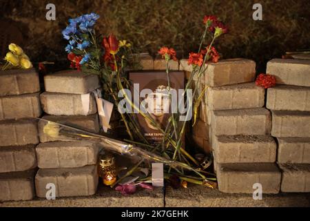 ©PHOTOPQR/LE PARISIEN/Philippe de Poulpiquet ; Kiev ; 20/02/2022 ; Kiev (Ukraine), le 20 février 2022. Commémotation du Massacre de Maïdan, où une centaine de personnes avaient trouvé la mort en 2014 lors de ce qu’on a appelé « la révolution de la dignité ». après des mois de blocage à Maïdan, les événements du 20 février 2014 avaient finalement précipité la démission du président de l'époque, Viktor Ianoukovitch. CE samedi, des commémorations se tiennent dans le Centre de Kiev, alors que la menace d'une attaque Russe et les tensions s'accroient dans l'est du Pays. - Kyev, Ukr, februar 20. 2022 U Stockfoto