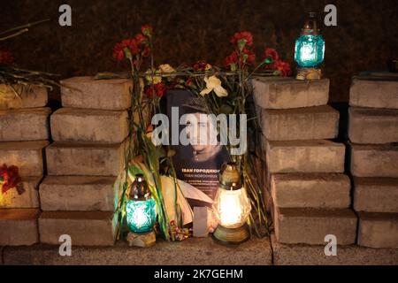 ©PHOTOPQR/LE PARISIEN/Philippe de Poulpiquet ; Kiev ; 20/02/2022 ; Kiev (Ukraine), le 20 février 2022. Commémotation du Massacre de Maïdan, où une centaine de personnes avaient trouvé la mort en 2014 lors de ce qu’on a appelé « la révolution de la dignité ». après des mois de blocage à Maïdan, les événements du 20 février 2014 avaient finalement précipité la démission du président de l'époque, Viktor Ianoukovitch. CE samedi, des commémorations se tiennent dans le Centre de Kiev, alors que la menace d'une attaque Russe et les tensions s'accroient dans l'est du Pays. - Kyev, Ukr, februar 20. 2022 U Stockfoto