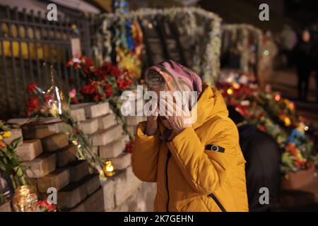 ©PHOTOPQR/LE PARISIEN/Philippe de Poulpiquet ; Kiev ; 20/02/2022 ; Kiev (Ukraine), le 20 février 2022. Commémotation du Massacre de Maïdan, où une centaine de personnes avaient trouvé la mort en 2014 lors de ce qu’on a appelé « la révolution de la dignité ». après des mois de blocage à Maïdan, les événements du 20 février 2014 avaient finalement précipité la démission du président de l'époque, Viktor Ianoukovitch. CE samedi, des commémorations se tiennent dans le Centre de Kiev, alors que la menace d'une attaque Russe et les tensions s'accroient dans l'est du Pays. - Kyev, Ukr, februar 20. 2022 U Stockfoto