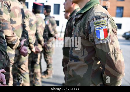 ©PHOTOPQR/LA MONTAGNE/Stéphanie para ; ; 01/03/2022 ; Illustration depart 100 soldats 126 RI pour base OTAN Roumanie dans le cadre du conflit entre Ukraine et Russie . Regiment infanterie, Bisons, Armée francaise, militaires, conflit, Guerre, caserne Laporte, unifome, chargement matriel et paquetage, Brive, le 01/03/2022, Brive, Frankreich, 1. 2022. märz Ukraine: Hundert Soldaten des Infanterieregiments von 126. ziehen nach Rumänien Stockfoto