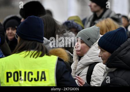 ©PHOTOPQR/L'EST REPUBLICAIN/ALEXANDRE MARCHI ; MEDIKA ; 07/03/2022 ; SOCIETE - GUERRE DE UKRAINE - RUSSLAND - UNION EUROPEENNE - FRONTIERE POLONAISE - REFUGIES UKRAINIENS - KRIEG - GRENZE - FLÜCHTLINGE. Medika (PL) 7. märz 2022. Des femmes réfugiées ukrainiennes au poste frontière de Medika en Pologne. La Pologne a déjà accueilli plus d'un million de personnes fuyant l'Invasion russe en Ukraine. Une guerre au porte de l'Europe. FOTO Alexandre MARCHI. - Massive Ankunft ukrainischer Flüchtlinge an der Grenze zwischen Polen und der Ukraine. Stockfoto