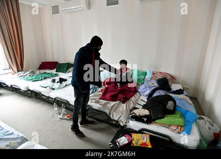 ©PHOTOPQR/OUEST FRANCE/Stéphane Geufroi ; Rzeszów ; 08/03/2022 ; des réfugiés, étudiants indien en Ukraine, sont pris en Charge dans un Hôtel de Rzeszów . - Rzeszow, Polen, märz 8. 2022. Ukrainische Flüchtlinge in einem Hotel Stockfoto