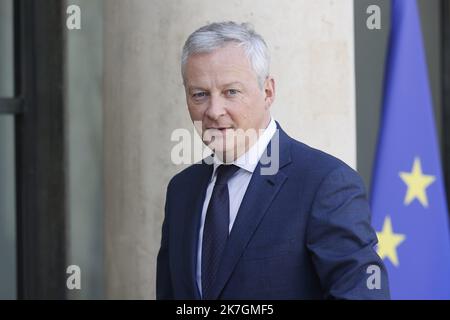 ©Sebastien Muylaert/MAXPPP - Paris 09/03/2022 der französische Wirtschafts- und Finanzminister Bruno Le Maire kommt zu einem Arbeitsessen mit dem französischen Präsidenten und dem niederländischen Premierminister über die russische Invasion in der Ukraine im Präsidentenpalast von Elysee in Paris. 09.03.2022 Stockfoto