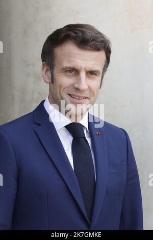 ©Sebastien Muylaert/MAXPPP - Paris 09/03/2022 der französische Präsident Emmanuel Macron erwartet die Ankunft des armenischen Premierministers im Elysee-Palast in Paris, Frankreich. 09.03.2022 Stockfoto