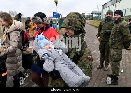 ©PHOTOPQR/OUEST FRANKREICH/Stéphane Geufroi ; Medyka ; 09/03/2022 ; Au poste frontière de Medyka en Pologne, des réfugiés Ukrainiens continuent d'affluer . Ukrainische Flüchtlinge in Medyka Stockfoto