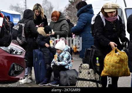 ©PHOTOPQR/OUEST FRANKREICH/Stéphane Geufroi ; Medyka ; 09/03/2022 ; Au poste frontière de Medyka en Pologne, des réfugiés Ukrainiens continuent d'affluer . Ukrainische Flüchtlinge in Medyka Stockfoto