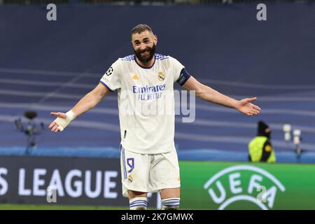 ©PHOTOPQR/LE PARISIEN/Fred Dugit ; Madrid ; 09/03/2022 ; Sports Stade Santiago-Bernabéu Madrid (Espagne), le 9 mars 2022 8e de finale retour de ligue des Champions Real Madrid-PSG Victoire 3-1 des madrilènes Face aux parisiens Photo LP / Fred Dugit Karim Benzema / joie / célébr Santiago-Bernabéu Stadium Madrid (Spanien), 9. März 2022. Real Madrid-PSG Champions League-Runde mit 16 Sekunden. 3-1 Sieg für Madrid gegen Paris Stockfoto