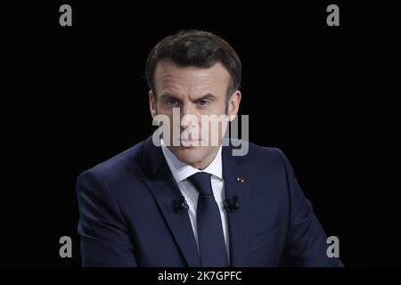 ©PHOTOPQR/LE PARISIEN/olivier corsan ; Aubervilliers ; 17/03/2022 ; Aubervilliers, Frankreich, le 17 mars 2022. Emmanuel Macron, Président de la République, candidat à sa succession pour l'élection présidentielle de 2022, a tenu une conférence de Presse poir présenter son Program. MAG2022 Stockfoto