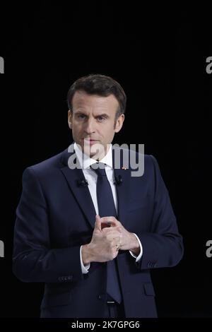 ©PHOTOPQR/LE PARISIEN/olivier corsan ; Aubervilliers ; 17/03/2022 ; Aubervilliers, Frankreich, le 17 mars 2022. Emmanuel Macron, Président de la République, candidat à sa succession pour l'élection présidentielle de 2022, a tenu une conférence de Presse poir présenter son Program. MAG2022 - Emmanuel Macron, Präsident der Republik, Kandidat für seinen Nachfolger bei den Präsidentschaftswahlen 2022, hielt eine Pressekonferenz ab, um sein Programm vorzustellen. Stockfoto