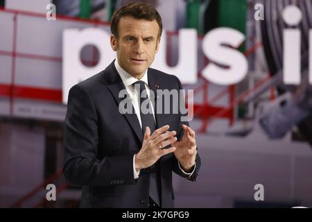 ©PHOTOPQR/LE PARISIEN/olivier corsan ; Aubervilliers ; 17/03/2022 ; Aubervilliers, Frankreich, le 17 mars 2022. Emmanuel Macron, Président de la République, candidat à sa succession pour l'élection présidentielle de 2022, a tenu une conférence de Presse poir présenter son Program. MAG2022 - Emmanuel Macron, Präsident der Republik, Kandidat für seinen Nachfolger bei den Präsidentschaftswahlen 2022, hielt eine Pressekonferenz ab, um sein Programm vorzustellen. Stockfoto