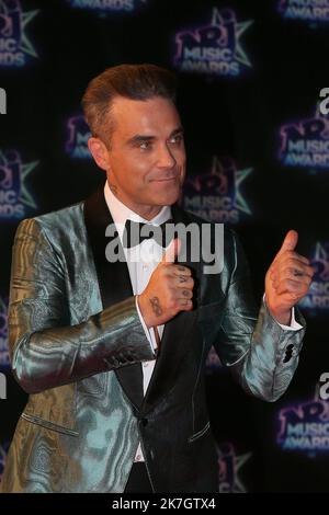 ©Francois Glories/MAXPPP - 13/11/2016 der englische Sänger Robbie Williams kommt auf den roten Teppich für 18. NRJ Music Awards in Cannes Frankreich. November 12 2016. Stockfoto