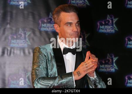 ©Francois Glories/MAXPPP - 13/11/2016 der englische Sänger Robbie Williams kommt auf den roten Teppich für 18. NRJ Music Awards in Cannes Frankreich. November 12 2016. Stockfoto