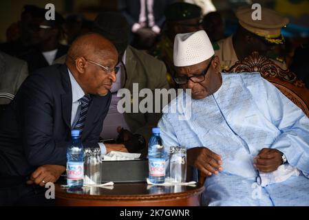 ©Nicolas Remene / Le Pictorium/MAXPPP - Bamako 11/07/2018 Nicolas Remene / Le Pictorium - 11/7/2018 - Mali / Koulikoro / Bamako - Le Premier Ministre Soumeylou Boubeye Maiga lors de la ceremonie de reception des Super Tucano. Le President de la Republique et Chef Supreme des Armees, Monsieur Ibrahim Boubacar Keita, a assiste hier mercredi 11 juillet 2018 a la Base 101 de l'Armee de l'Air du Mali, a la ceremonie de reception des 4 Avions d'attaque A-29 Super Tucano d'Embraer ainsi qu'a un defile eyrien. Cette commande, entierement financee sur le Budget national, intervient dans le cadre de la Stockfoto