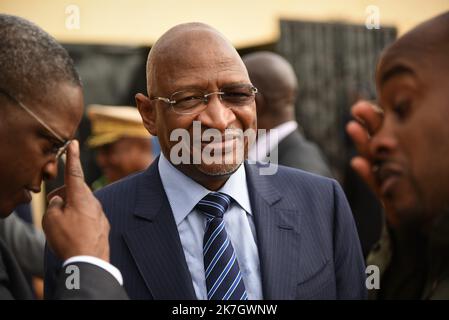 ©Nicolas Remene / Le Pictorium/MAXPPP - Bamako 11/07/2018 Nicolas Remene / Le Pictorium - 11/7/2018 - Mali / Koulikoro / Bamako - Le Premier Ministre Soumeylou Boubeye Maiga lors de la ceremonie de reception des Super Tucano. Le President de la Republique et Chef Supreme des Armees, Monsieur Ibrahim Boubacar Keita, a assiste hier mercredi 11 juillet 2018 a la Base 101 de l'Armee de l'Air du Mali, a la ceremonie de reception des 4 Avions d'attaque A-29 Super Tucano d'Embraer ainsi qu'a un defile eyrien. Cette commande, entierement financee sur le Budget national, intervient dans le cadre de la Stockfoto