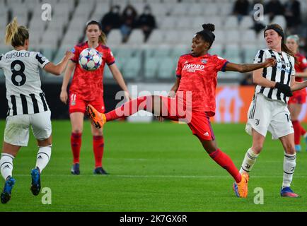 ©PHOTOPQR/LE PROGRES/Richard MOUILLAUD - Lyon 23/03/2022 - le 23/03/2022 Juventus OL Feminin UEFA -Quart de finalealler uefa Fuß feminin JUVENTUS TURIN OL Kadeisha Buchanan Gesicht à MARTINA ROSUCCI UEFA Champions League Frauen Fußballspiel - Juventus Frauen gegen Olympique Lyonnais Stockfoto