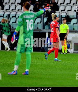 ©PHOTOPQR/LE PROGRES/Richard MOUILLAUD - Lyon 23/03/2022 - le 23/03/2022 Juventus OL Feminin UEFA -Quart de finalealler uefa Foot feminin JUVENTUS TURIN OL Carton Rouge Expulsion de Ellie Carpenter UEFA Champions League Frauen Fußballspiel - Juventus Frauen vs Olympique Lyonnais Stockfoto