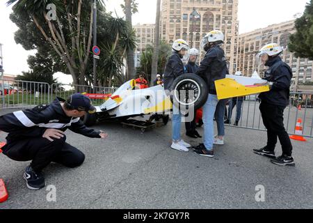 ©PHOTOPQR/NICE MATIN/Cyril Dodergny ; Monaco ; 26/03/2022 ; Monaco le 26/03/2022 - Chapiteau Fontvieille - Stade des Commissaires de Piste pour les Grands Prix de Monaco (F1, E-Prix et Historique) organisé par L'Automobile Club de Monaco (ACM). - Monaco, märz 26. 2022. Sicherheitstraining für Track Marshals für den Grand Prix von Monaco (F1, E-Prix und Historic) Stockfoto