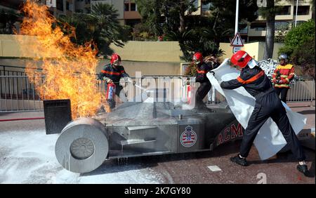 ©PHOTOPQR/NICE MATIN/Cyril Dodergny ; Monaco ; 26/03/2022 ; Monaco le 26/03/2022 - Chapiteau Fontvieille - Stade des Commissaires de Piste pour les Grands Prix de Monaco (F1, E-Prix et Historique) organisé par L'Automobile Club de Monaco (ACM). - Monaco, märz 26. 2022. Sicherheitstraining für Track Marshals für den Grand Prix von Monaco (F1, E-Prix und Historic) Stockfoto