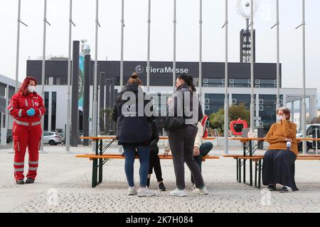 ©Pierre Teyssot/MAXPPP ; Ukrainisches Flüchtlingszentrum in Bozen, Südtirol. Bozen, Italien am 29. März 2022. Ukrainische Flüchtlinge sind in einem Rotkreuzzentrum in Norditalien willkommen, wo sie Covid-19-Test, medizinische Hilfe und Unterstützung von Volontarius und Behörden erhalten. â© Pierre Teyssot/Maxppp Stockfoto