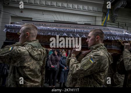 ©Jair Cabrera Torres / Le Pictori/MAXPPP - Mykolaiv 29/03/2022 Jair Cabrera Torres / Le Pictorium - 29/3/2022 - Ukraine / Mykolaiv - Funerailles de trois soldats morts sur le Front dans le Village de Mykollaiv. / 29/3/2022 - Ukraine / Mykolaiv - Begräbnis von drei Soldaten, die an der Front im Dorf Mykollaiv getötet wurden. Stockfoto