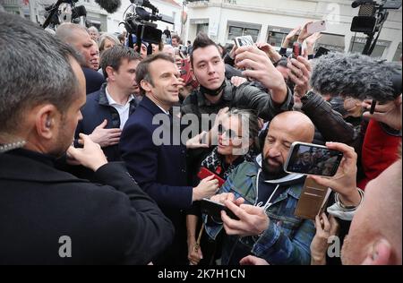 ©PHOTOPQR/Sud OUEST/Jean-Christophe Sounalet ; Fouras ; Le 31/03/2022 Déplacement de campagne Emmanuel Macron à Fouras - Fouras, Frankreich, märz 31. 2022. Wahlkampf des französischen Präsidenten Emmanuel Macron, Herausforderer für seine Wiederwahl für die Präsidentschaftswahlen, die am 10. Und 24. April stattfinden werden Stockfoto